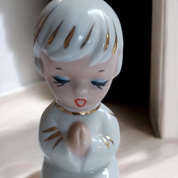 Vintage Hand-Painted Porcelain Figurine of Praying Little Girl Made in Japan - Picture 10 of 10